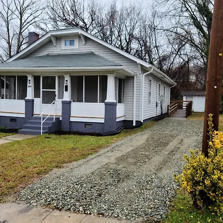 Next To Downtown Greensboro Bungalow Rooms